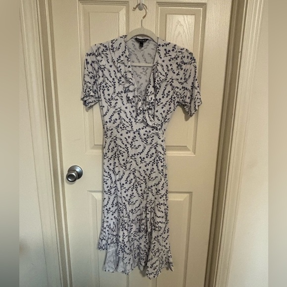 Isabella Oliver Lullah Floral Wrap Maternity Dress | Size 4 - Picture 2 of 11